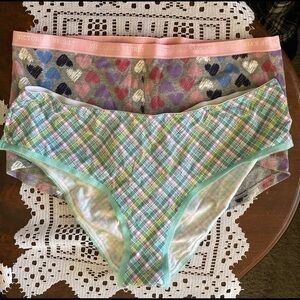NWT 2 Pairs of Victoria Secret Underwear / Panties - Size Large